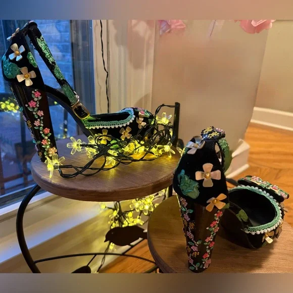 Elegant Black Floral Embellished Heels, size 41 - Picture 5 of 17